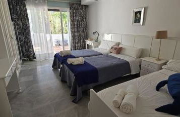 Bonito piso con jardines y piscina - Photo 21