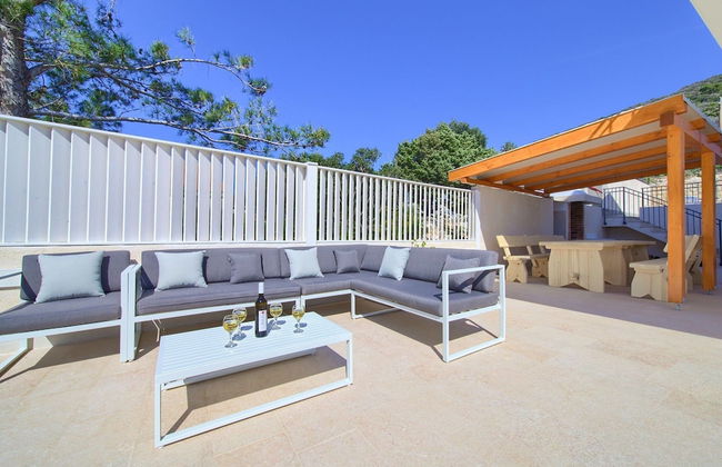 Villa in Cres With Sea Views & Pool - Foto 23