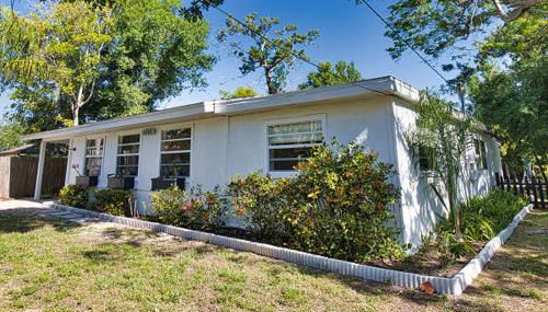 Pet Friendly & Firepit Minutes to Beach Sleeps 6 - Foto 3