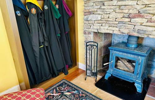 Wizard House + Hot Tub, Private Creek, Large Yard - Foto 12