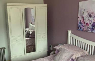 House - Sleeps 4 with Cozy Fireplace - Foto 23