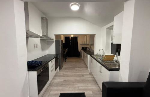 Cosy Six Bedroom House in Bedford Town - Foto 28