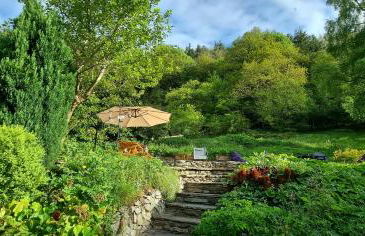 Modern and spacious 2 bedroom apartment with free parking - Photo 32