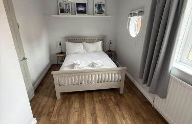 Cosy 4BR house, West Didsbury, bars and restaurants close by, Free Parking, Sleeps 8 - Photo 33