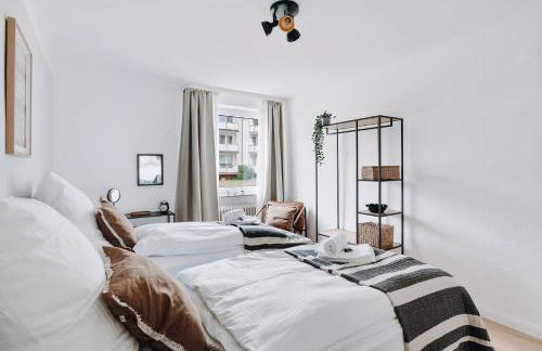 NASA Homes ruhiges Apartment WLAN Arbeitsplatz Balkon Hotelbetten - Foto 5