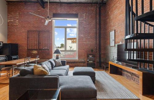 Industrial Modern Loft in Downtown Lafayette - Foto 1