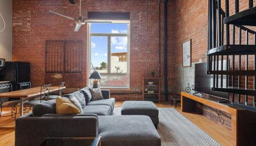 Industrial Modern Loft in Downtown Lafayette - Foto 1