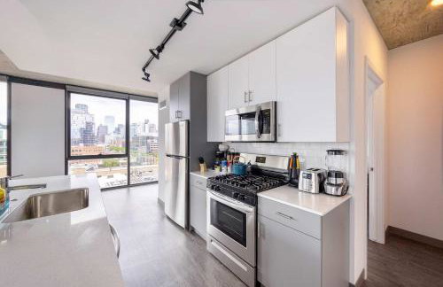 Sophisticated 3BR Suite - New Modern and Luxurious - Photo 12