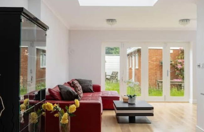 Tudor House Kingston Luxury 5 bed Villa - Foto 1