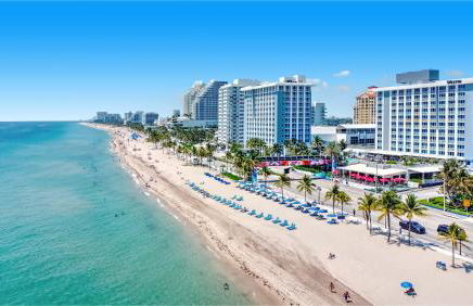 Tiffany Hazel - Rooftop Pool, Gym, & Walk to Beach - Foto 27