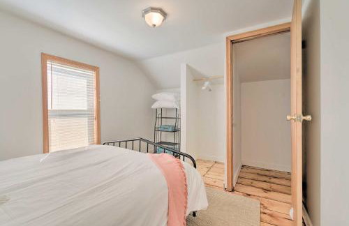 Walk to Beach! Sodus Point Escape with Private Yard - Foto 28