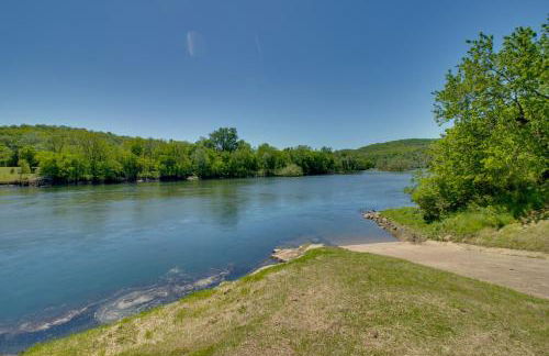 Spacious White Rivers Jewel Fishing Haven! - Foto 43