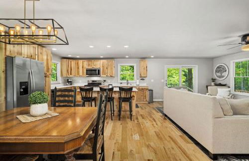 Family-Friendly 3BR Home w Bunk Room & Yard - Photo 11