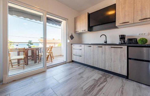 Gorgeous Apartment In Prizna With Wifi - Photo 6