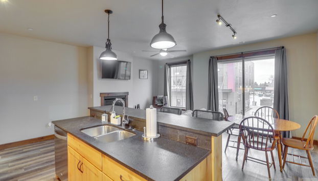 Downtown Columbia Falls Condo: 16 Mi to Ski Resort - Foto 5, Interior