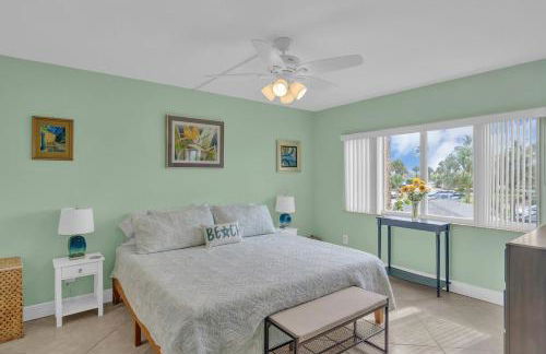 Dreamy Condo 2 minute walk to Beach w King Size Bd - Foto 28