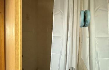 1 Bedroom with small bath - Perfect for long distance travel stop - Foto 2