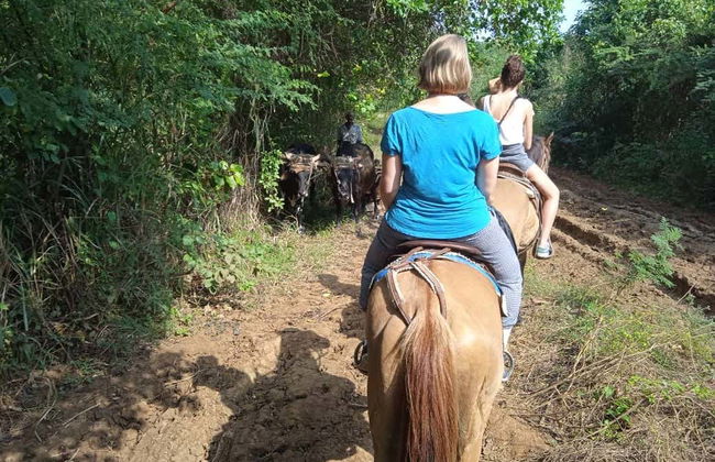 Horse Riding in The Parque El Cubano Natural Park - Foto 3