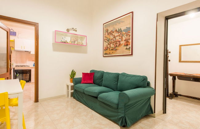 A due passi dal Teatro Politeama - Foto 8