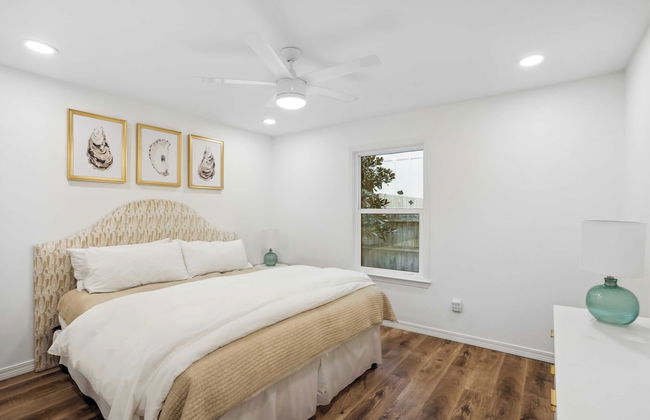 Dolphin Days by Avantstay Pool, 0.2mi to Beach! - Foto 34