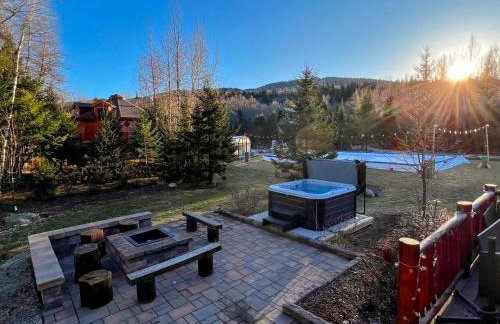BC Log cabin with private beach river fire pit AC wifi onsite trails ski slope views - Foto 43