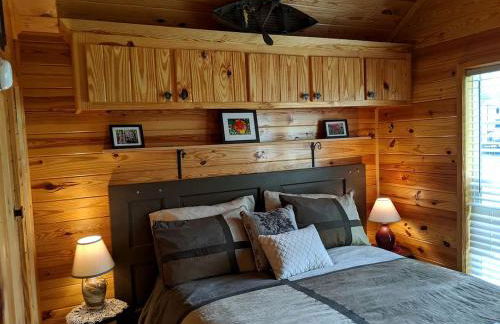 Rustic Cabin Rental near Asheville Perfect for a Weekend Getaway on Tuckasegee River - Foto 3