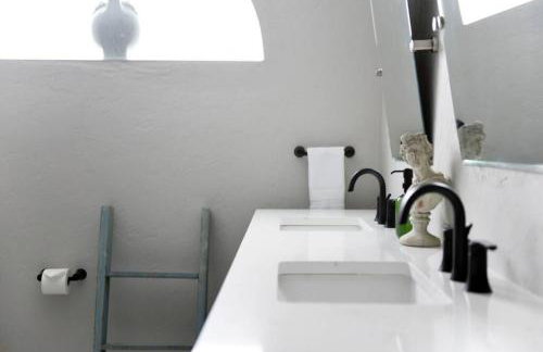 HostWise Stays - The Carnegie - Sauna, 1 Block from Butler St, Family Friendly - Foto 35