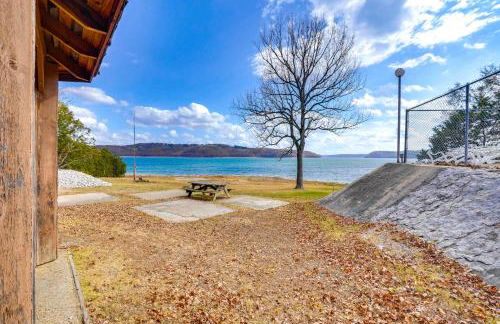 Grill and Rooftop Deck Cozy Hideaway in Garfield - Foto 25