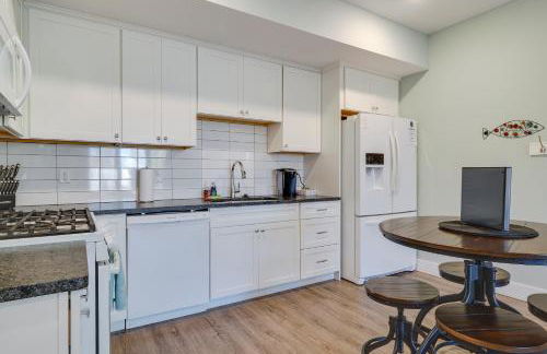 Walk to Front St! Traverse City Condo Near Skiing - Photo 11