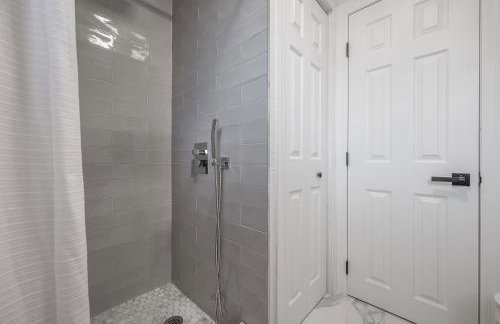 Newly Renovated | Minutes to Riverwalk & Beaches | Tampa Heights - Foto 80