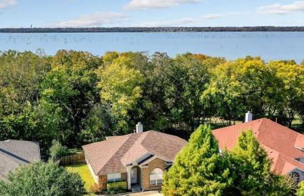 Lovely Lakeside Living - Foto 45