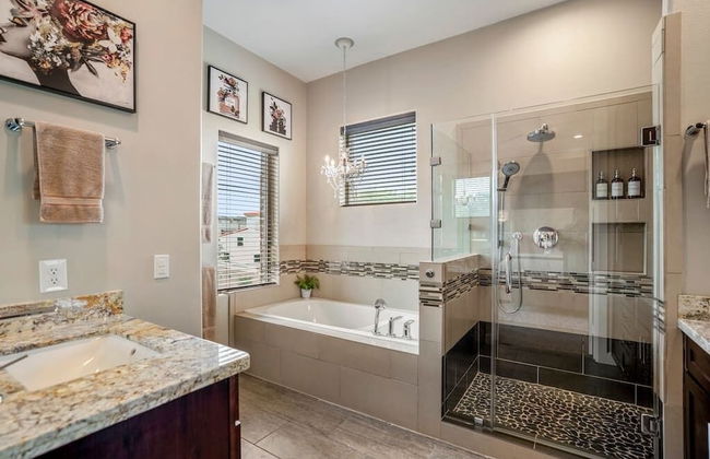 Posh Dtwn Midtown Home w Stunning Roof-topterrace - Foto 30