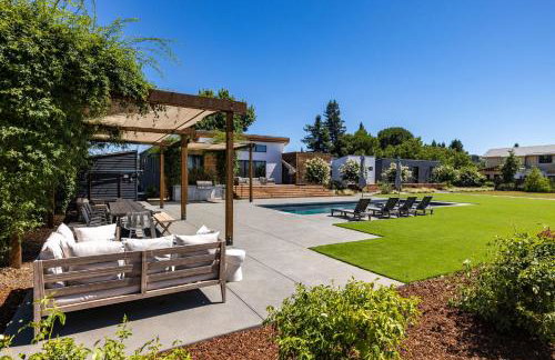 Year-Round Heated Pool - Hot Tub - Fire Pit - Lawn - Foto 9