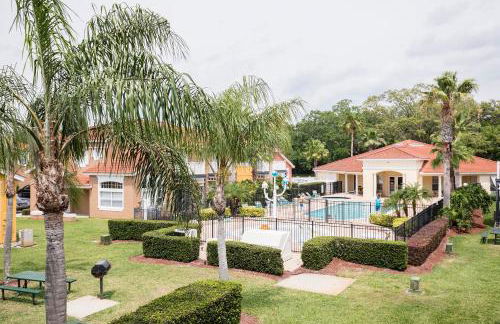 Family Getaway Townhome at Lake Berkley 15min to Disney - Foto 15