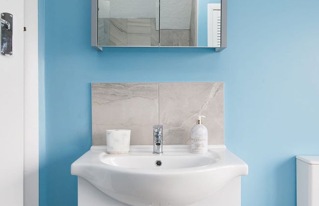 Bright Modern 4 br House 100 Metres From Beach - Photo 23