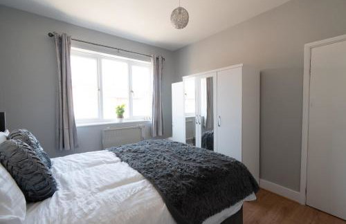 Elmcroft Apartment - 10 Mins Walk to Woking Town Centre - Foto 1