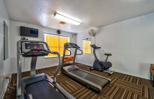 Familiar Retreat with Resort Access Near Disney - Foto 45