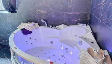 Love Room avec jacuzzi & lit King Size - Foto 3