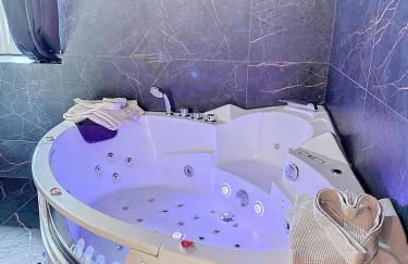 Love Room avec jacuzzi & lit King Size - Foto 3