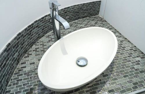 Modern 4-Bed Home Spacious & Comfortable - Pass the Keys - Foto 47