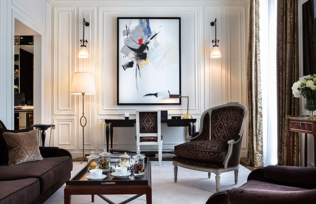 La Reserve Paris Hotel and Spa - Photo 32