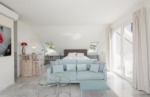 Marbella, Costabella - Beachfront Villa with Heated Pool - Photo 61