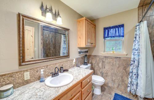 Clayton Cabin with Wraparound Deck Steps to Lake! - Foto 11