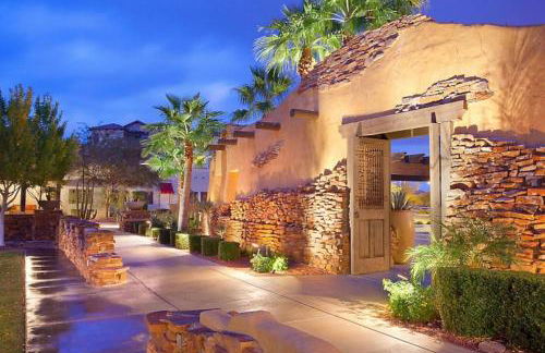 Beautiful Studio Apt in a great resort setting with fountains, courtyards, and pool with bar - Foto 36