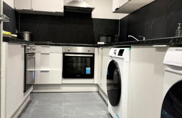 Private Family and Business Rooms Harrow Fast WiFi - Photo 4