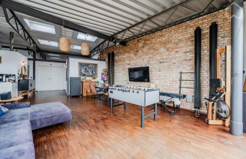 Designer Loft with Big Rooftop and Office - Foto 6