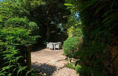 Bright Cozy Garden Retreat w Fast Wifi & 5min to Tube Subway Metro & Close to Park & Street Parking P4P - Foto 2