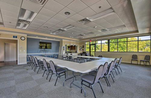 Resort-Style Condo with Balcony on Lake Keowee - Foto 40