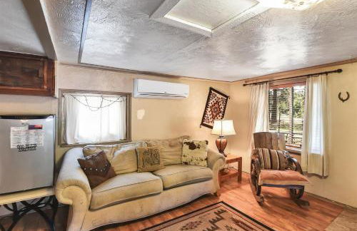 Rustic Adventure w Historic Log Cabin Forest Views 20 minutes from Flagstaff Now with Wi-Fi - Foto 8