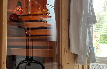 Forest Path luxury Studio Apartment with large bedroom bathroom and sauna Sleeps up to 4 - Photo 25